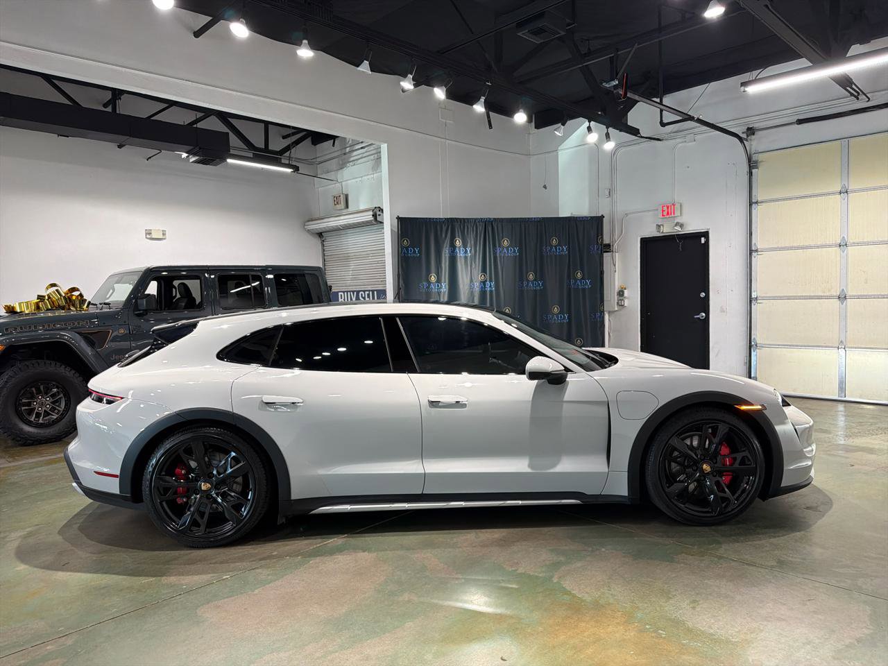 Used 2023 Porsche Taycan 4S w/ Premium Package image 9