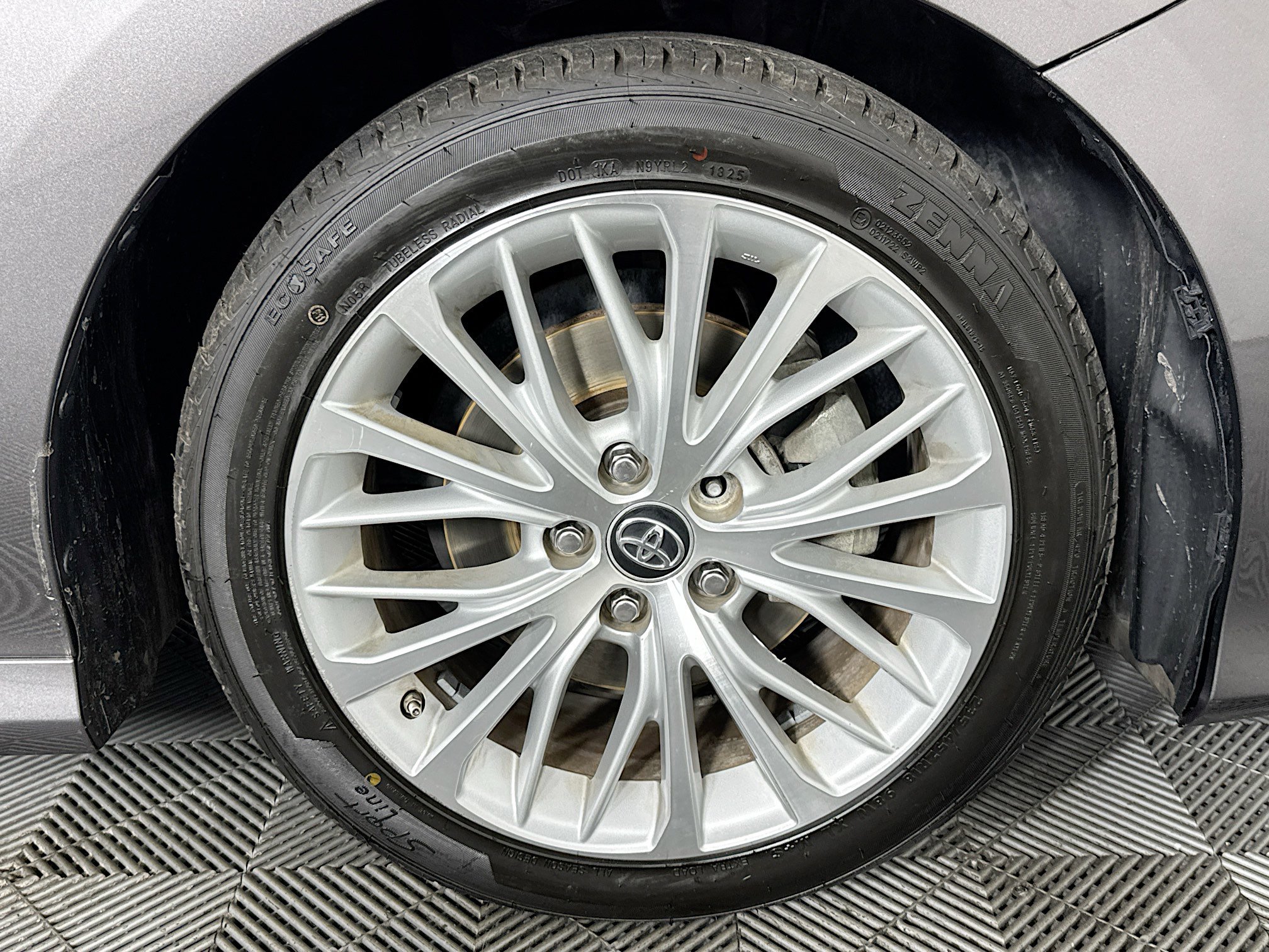Used 2019 Toyota Camry XLE image 30