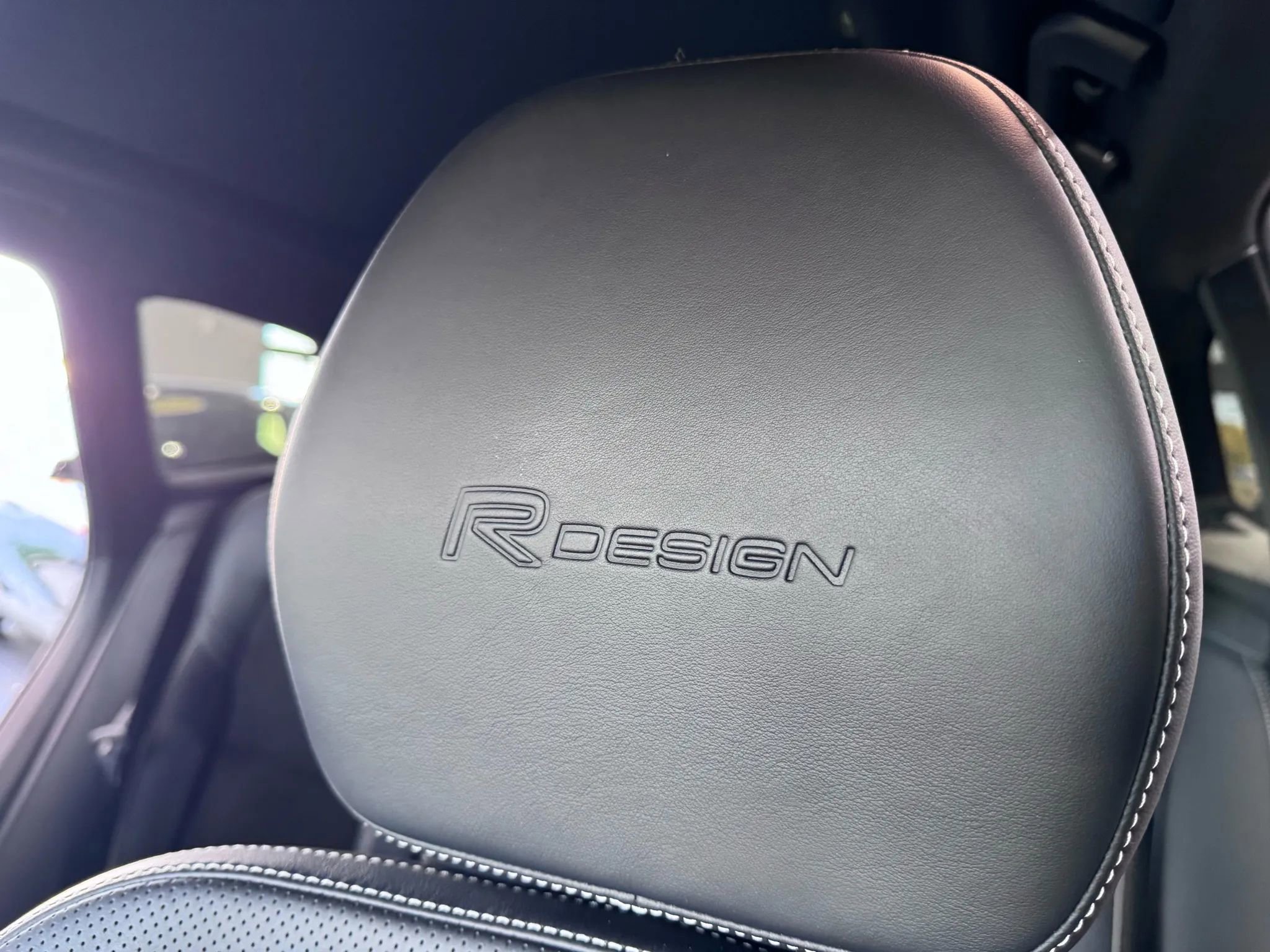 Used 2019 Volvo XC60 T5 R-Design w/ Protection Package Premier image 13