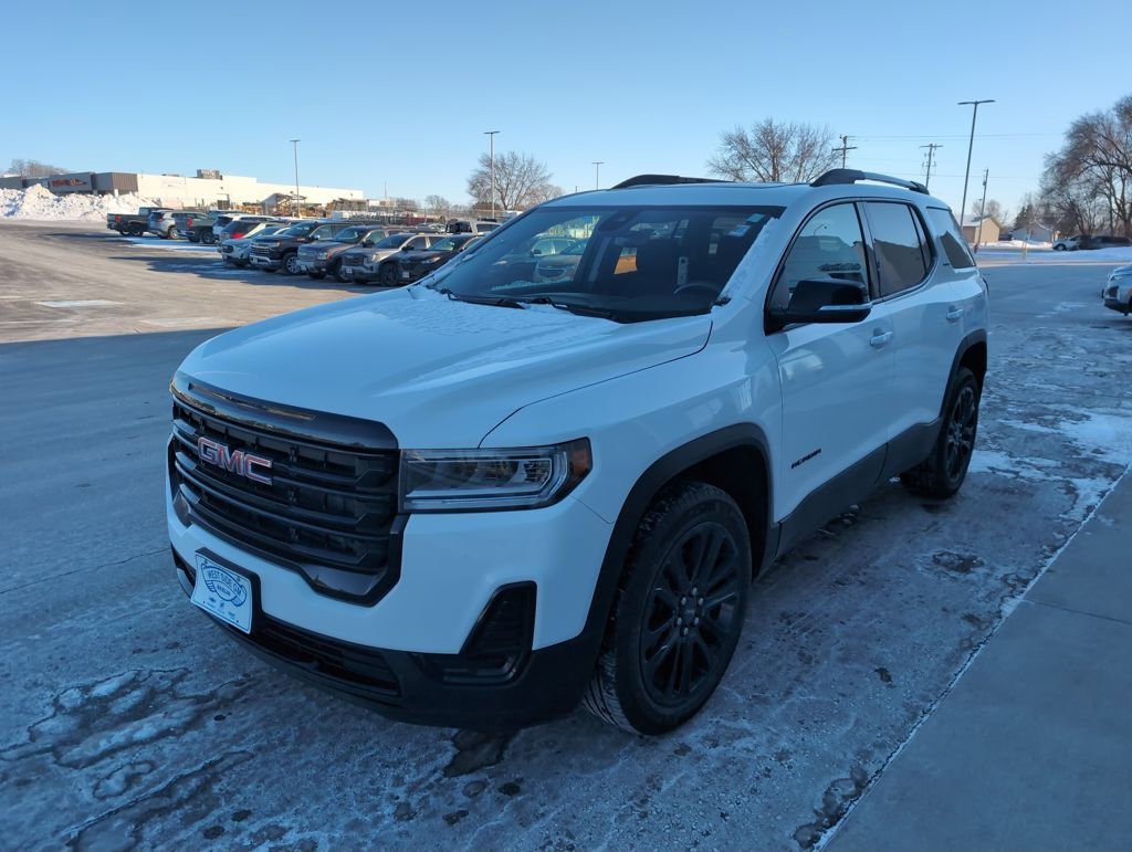 Used 2023 GMC Acadia SLE w/ Driver Convenience Package image 4