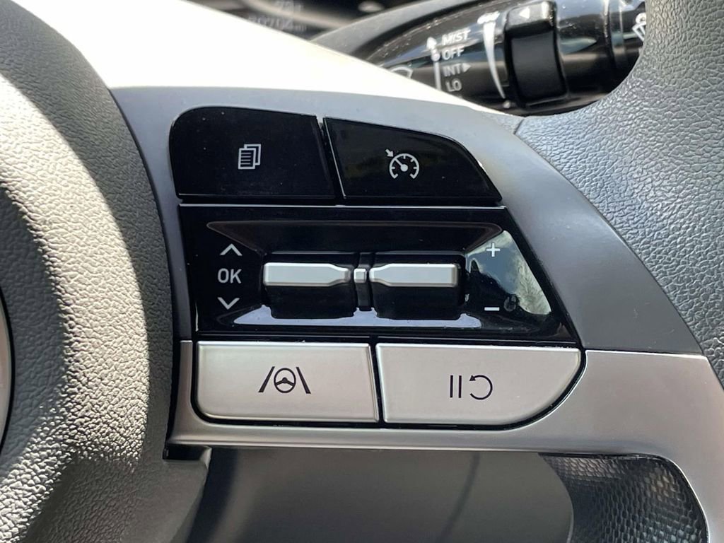 Used 2022 Hyundai Elantra Blue FWD image 20