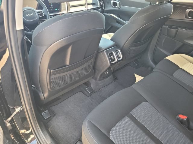 Used 2025 Kia Sorento LX FWD image 12