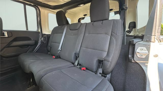 Used 2022 Jeep Wrangler Unlimited Sahara w/ LED Lighting Group AWD/4WD image 25