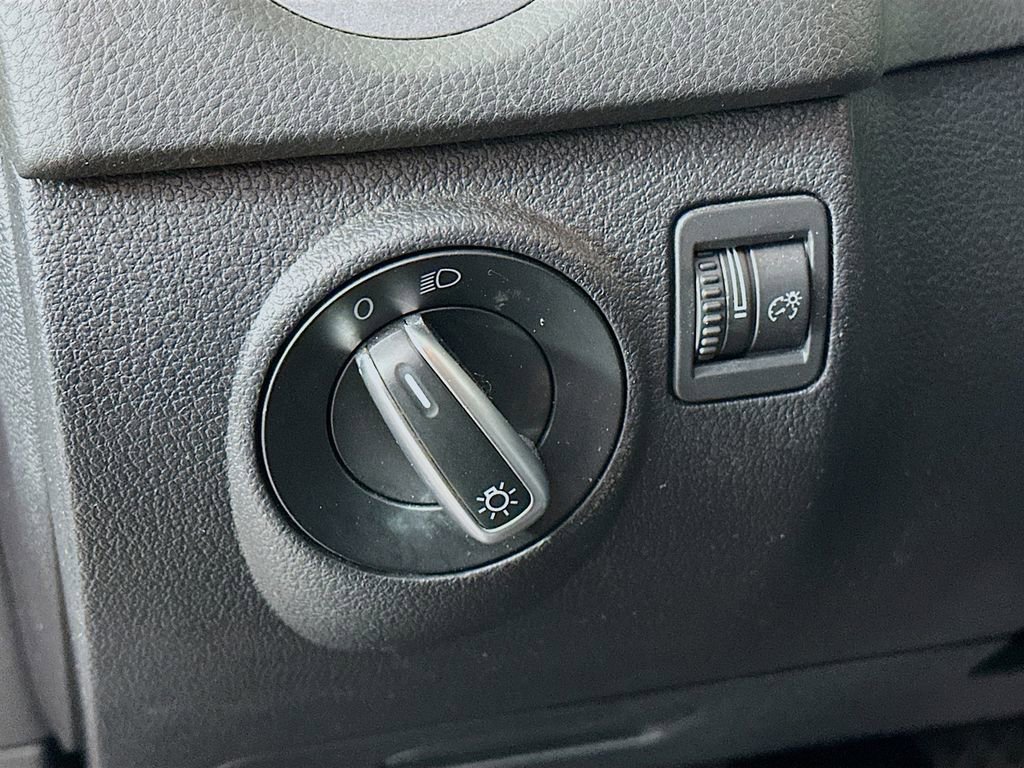 Used 2012 Volkswagen Tiguan S image 15