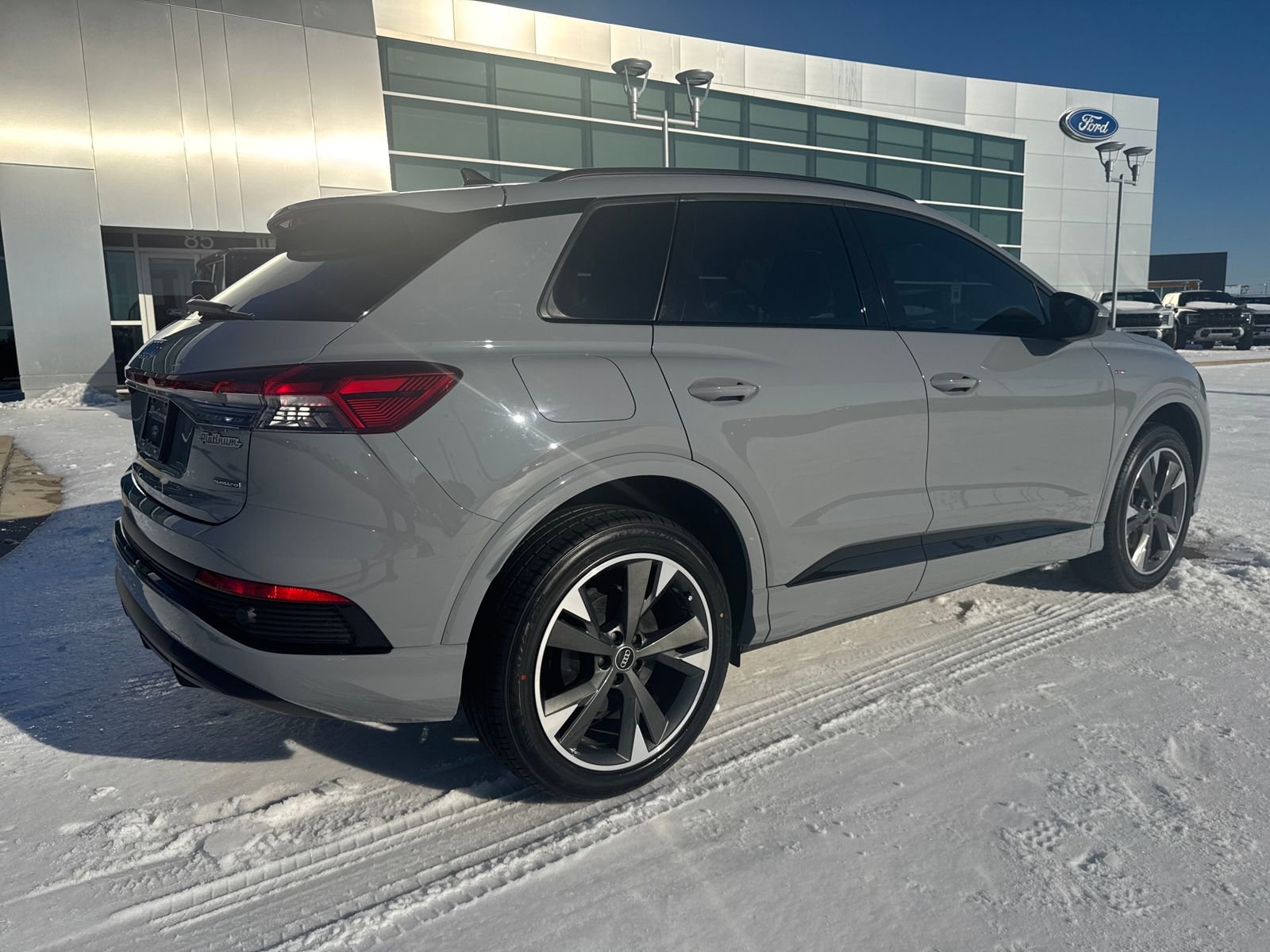 Used 2024 Audi Q4 e-tron Premium image 5