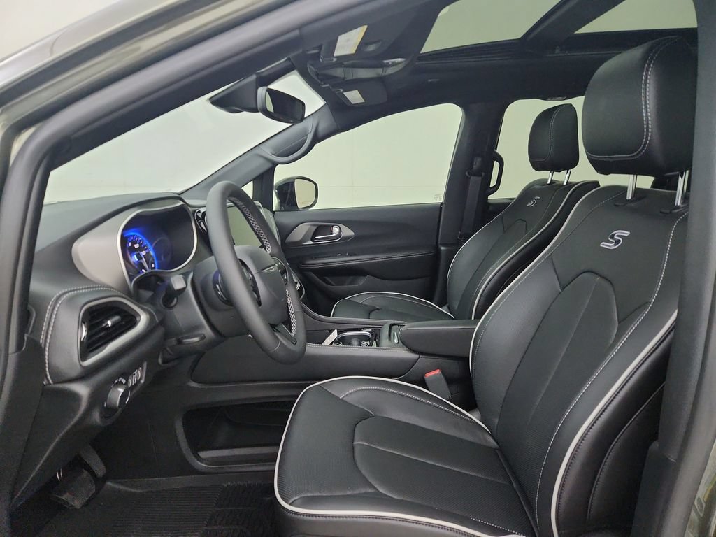 New 2027 Chrysler Pacifica Limited AWD/4WD image 18