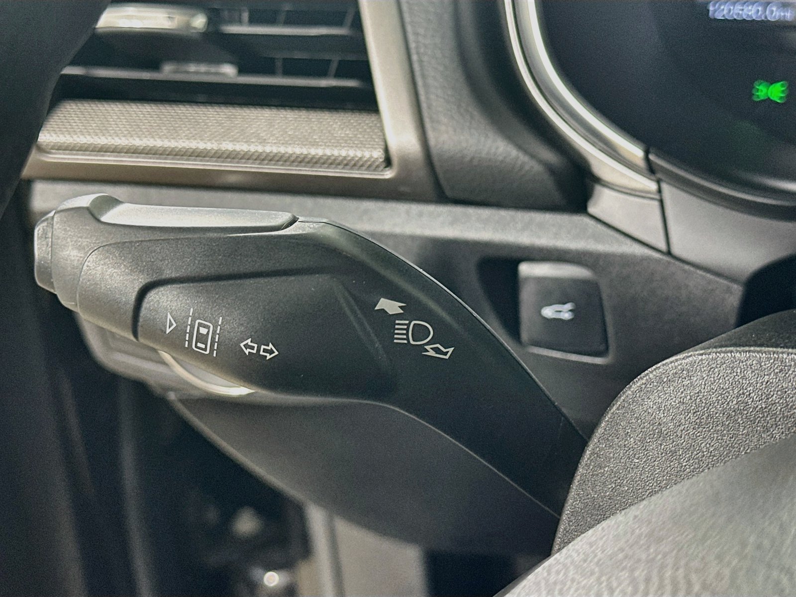 Used 2019 Ford Fusion SE FWD image 20