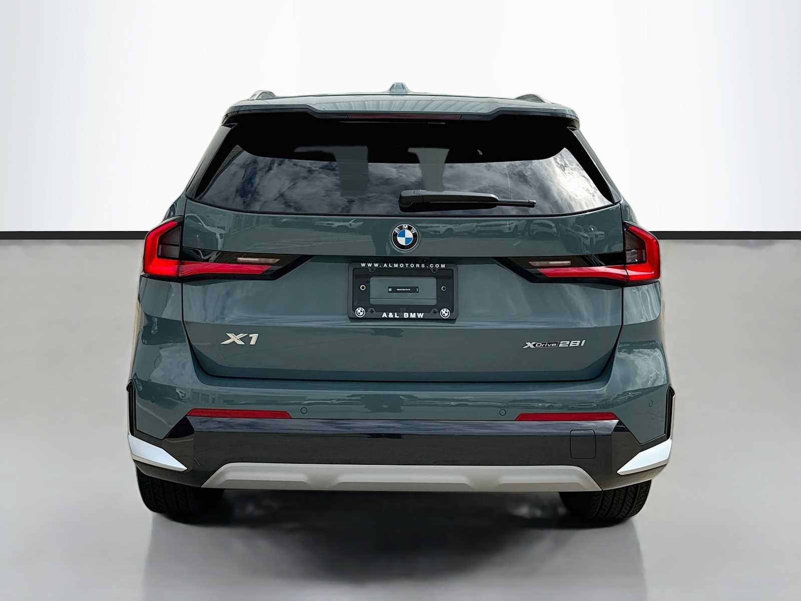 New 2027 BMW X1 xDrive28i AWD/4WD image 4