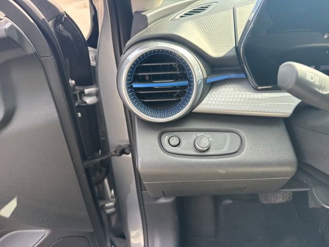 Used 2025 Chevrolet Trax LT image 15