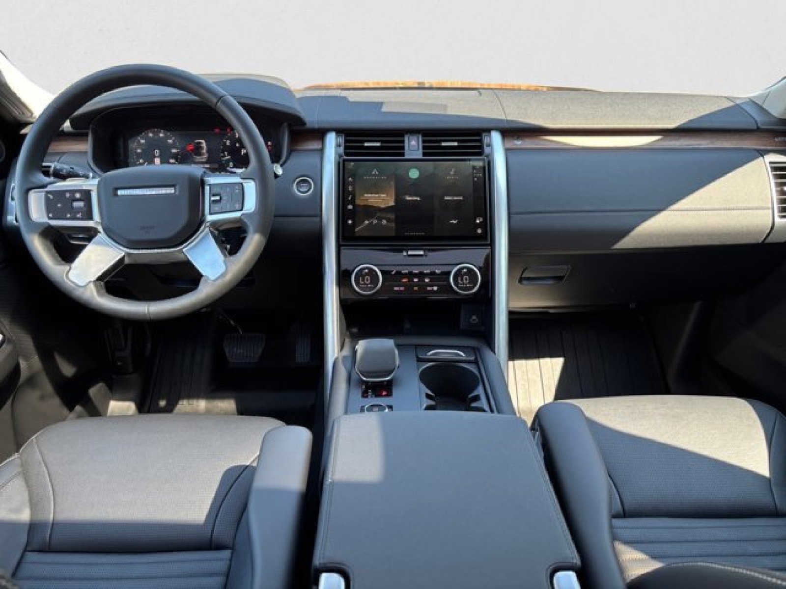 Certified 2024 Land Rover Discovery S image 13