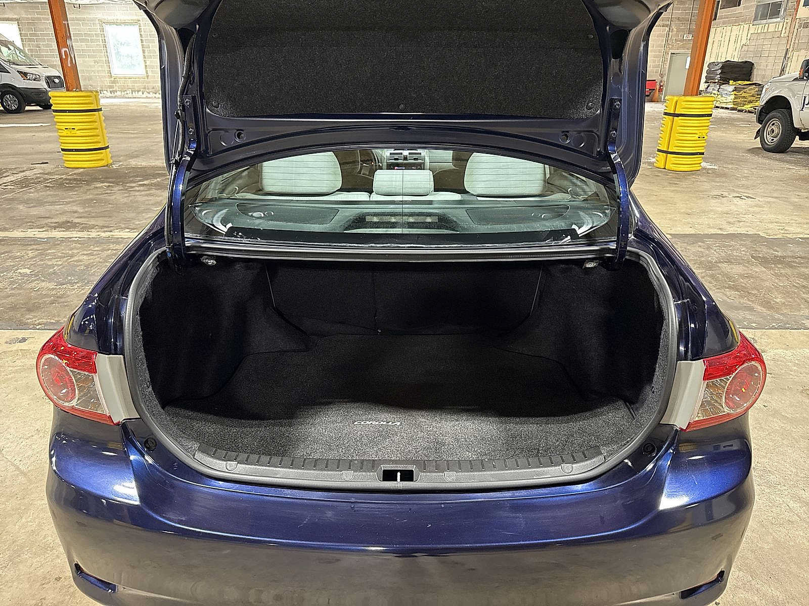 Used 2013 Toyota Corolla LE FWD image 11
