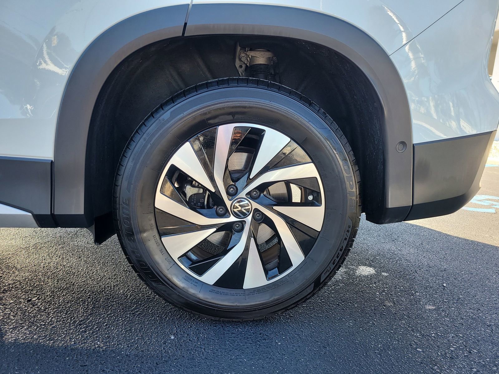 Certified 2025 Volkswagen Tiguan S image 9