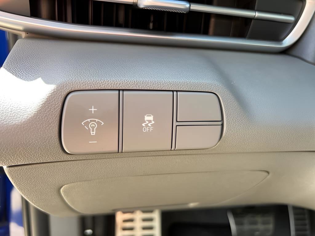 Used 2025 Hyundai Elantra Sport image 18