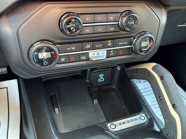 Used 2025 Ford Bronco Badlands image 16