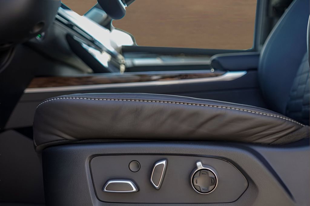 New 2026 Cadillac Escalade ESV Platinum Sport w/ LPO, ONYX Package image 18