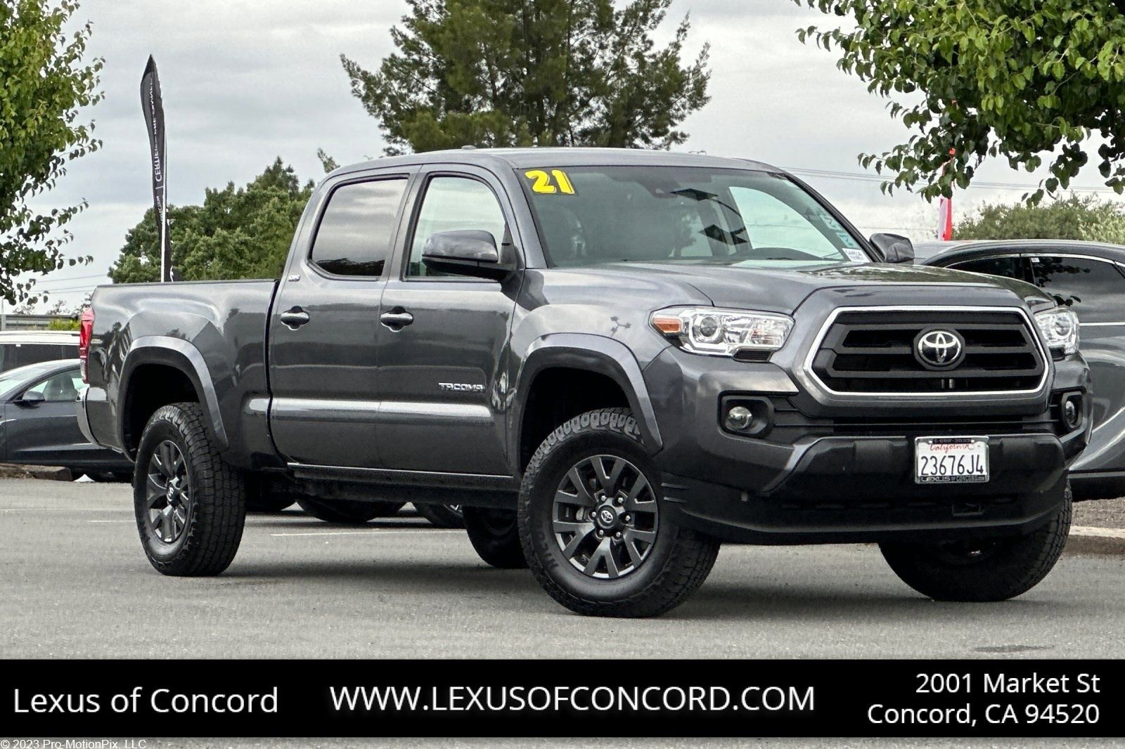 Used 2021 Toyota Tacoma SR5 AWD/4WD image 1