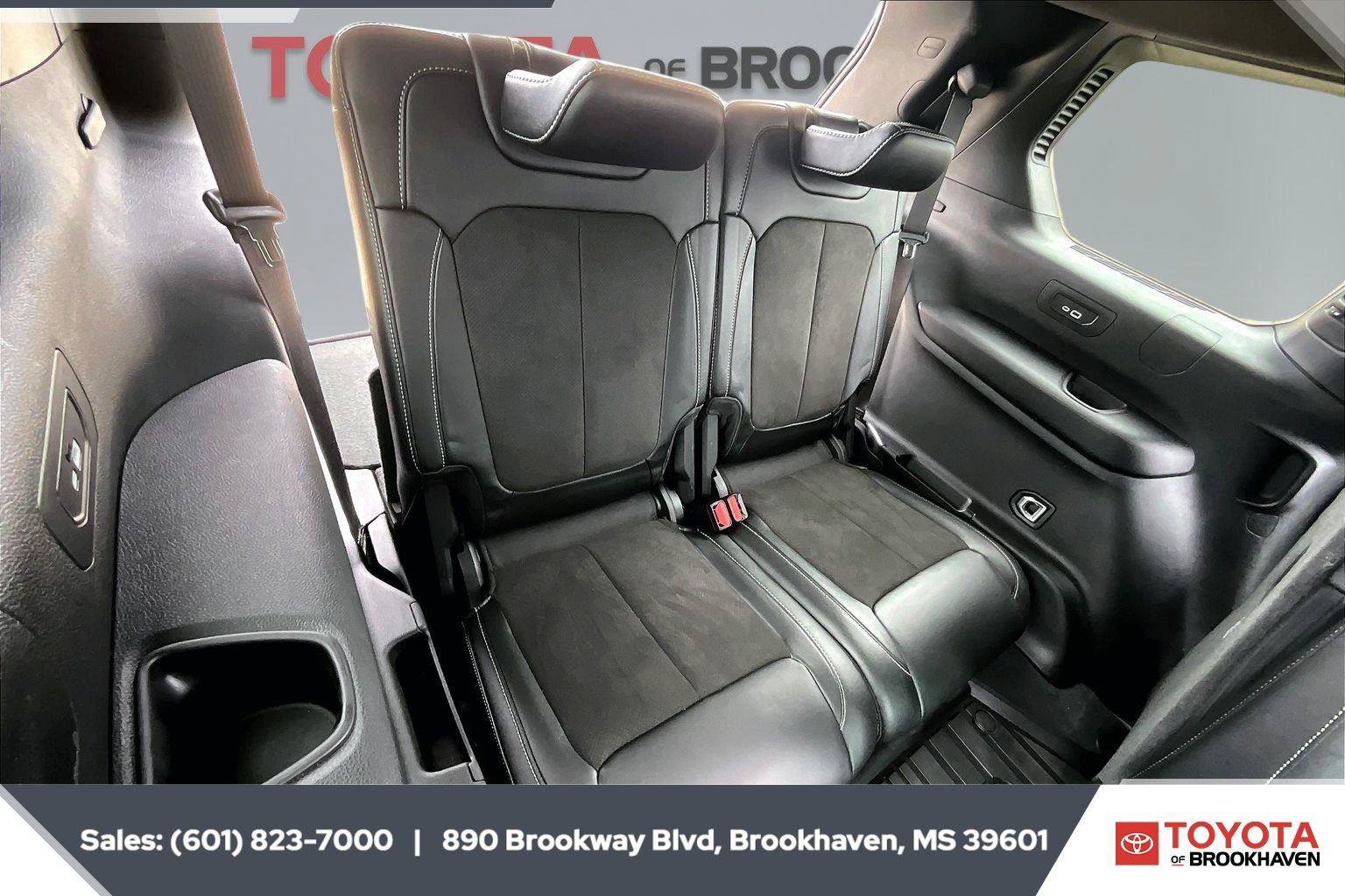 Used 2023 Jeep Grand Cherokee L Laredo AWD/4WD image 21