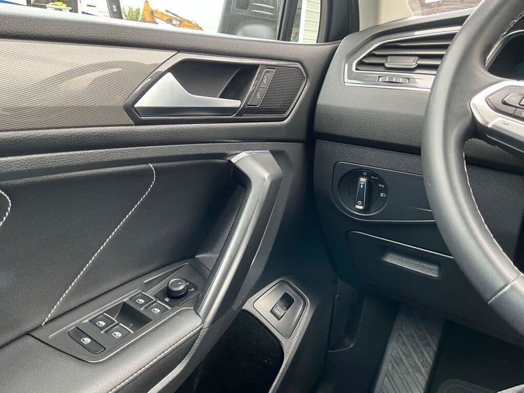 Used 2022 Volkswagen Tiguan SE AWD/4WD image 23
