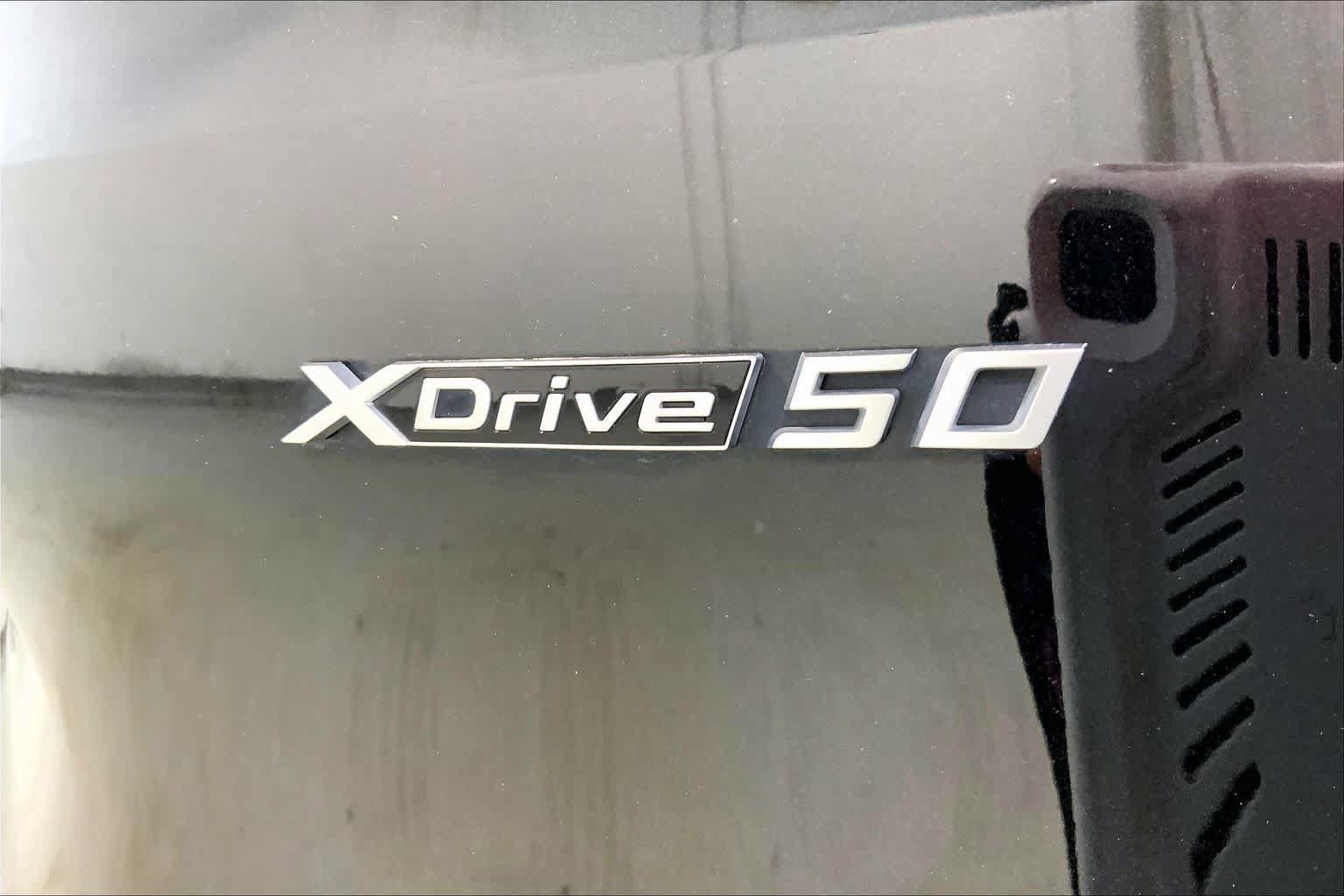 Used 2023 BMW iX xDrive50 w/ Premium Package AWD/4WD image 9