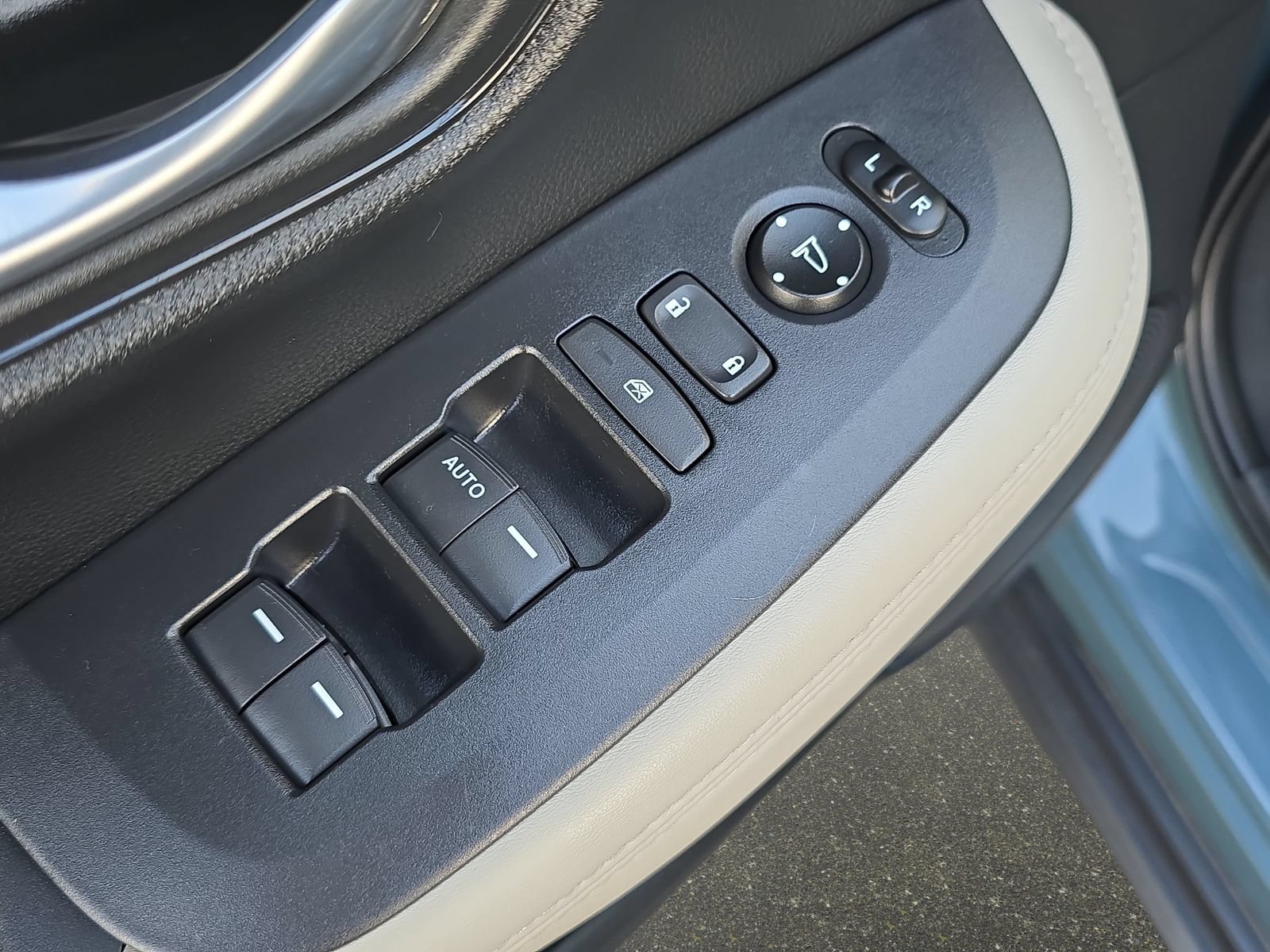 Certified 2025 Honda HR-V LX image 25