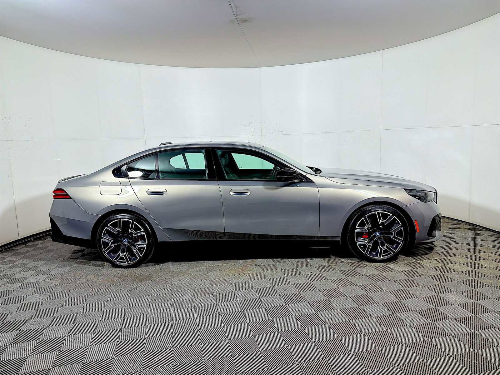 Used 2024 BMW i5 M60 w/ Premium Package image 7