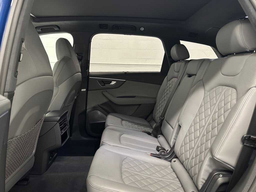 Used 2025 Audi SQ7 Prestige w/ Prestige Package image 15