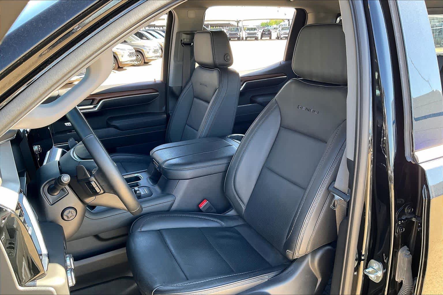 Used 2023 GMC Sierra 1500 Denali AWD/4WD image 9