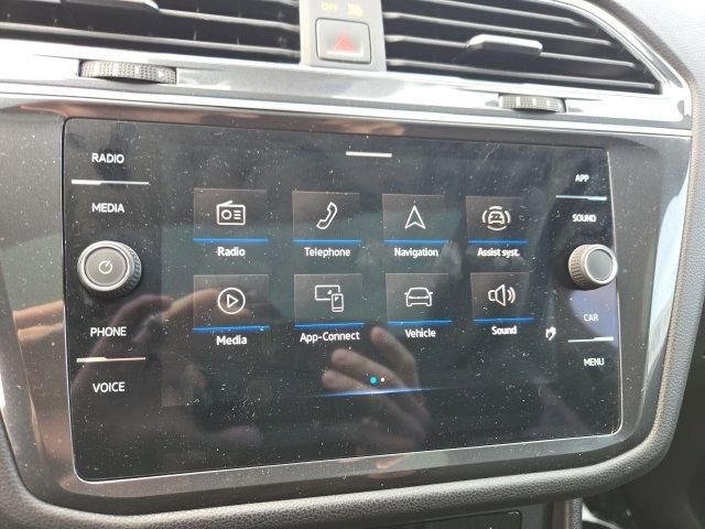 Used 2023 Volkswagen Tiguan SE w/ Panoramic Sunroof Package image 20