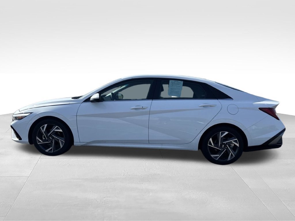 Used 2025 Hyundai Elantra SEL FWD image 9