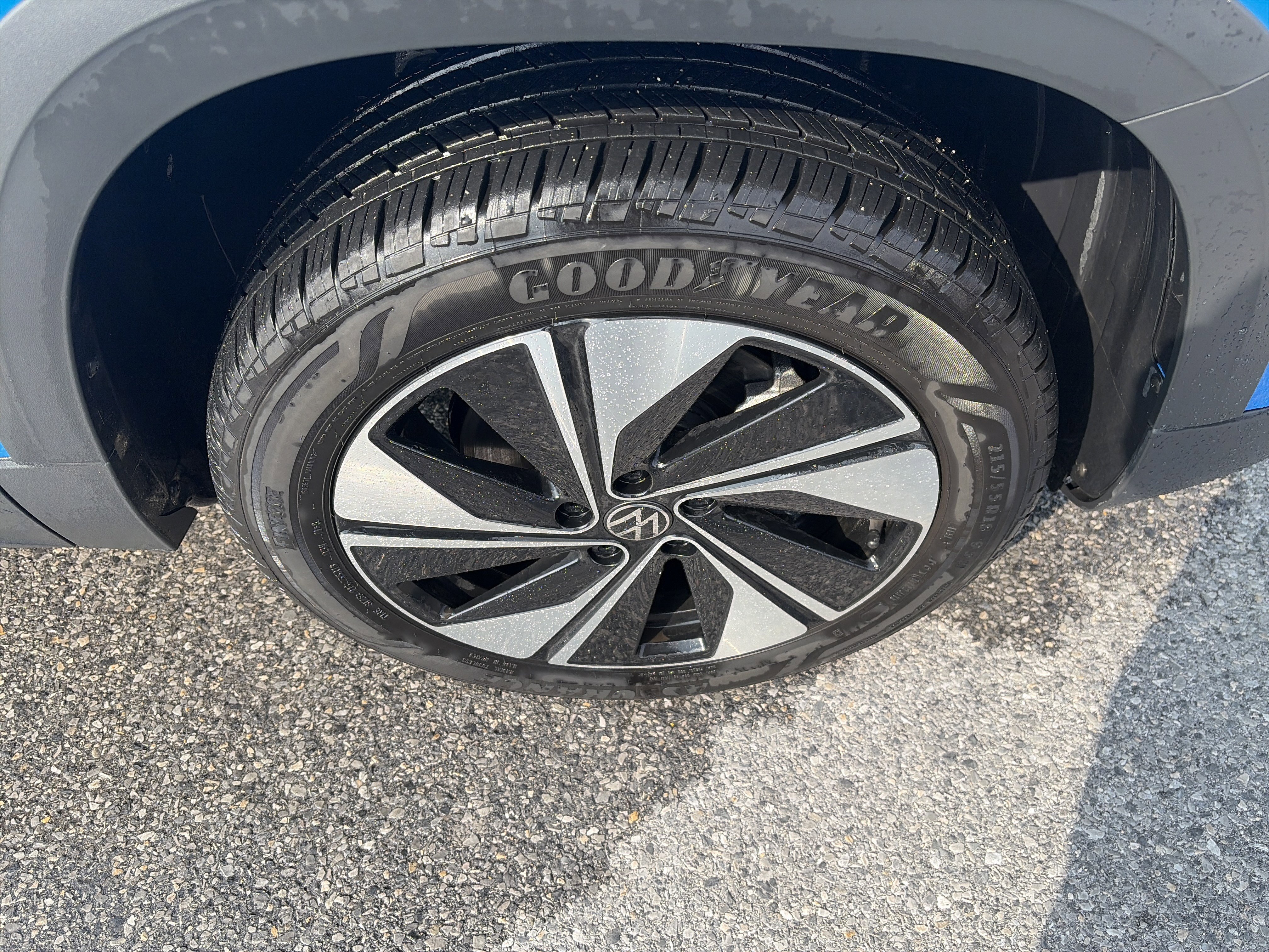 Certified 2025 Volkswagen Taos SE image 23