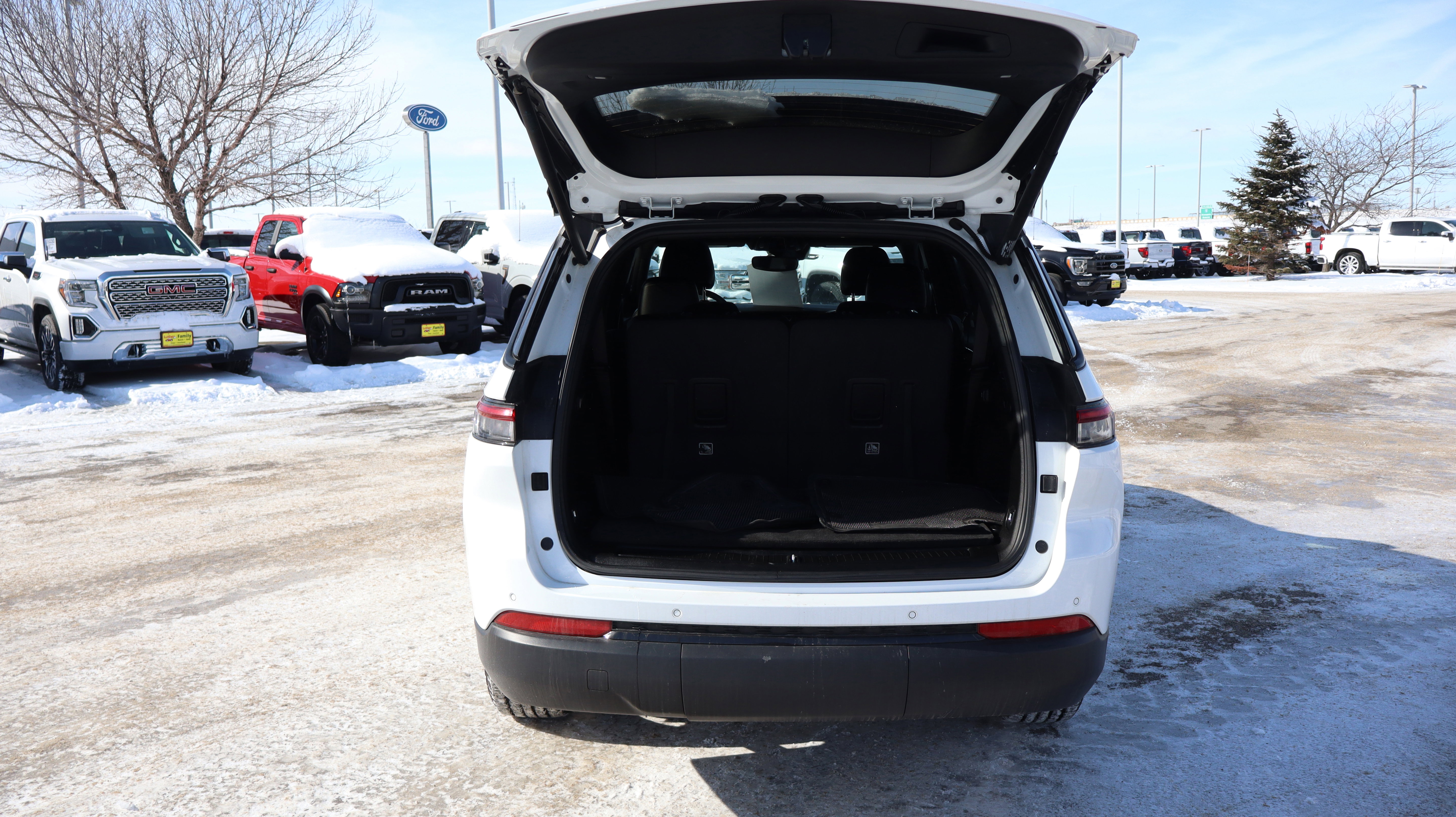 Used 2022 Jeep Grand Cherokee L Laredo image 15