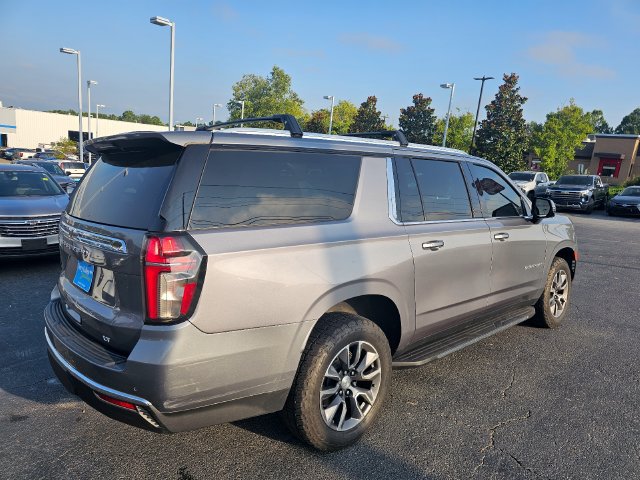 Used 2022 Chevrolet Suburban LT w/ Luxury Package AWD/4WD image 8