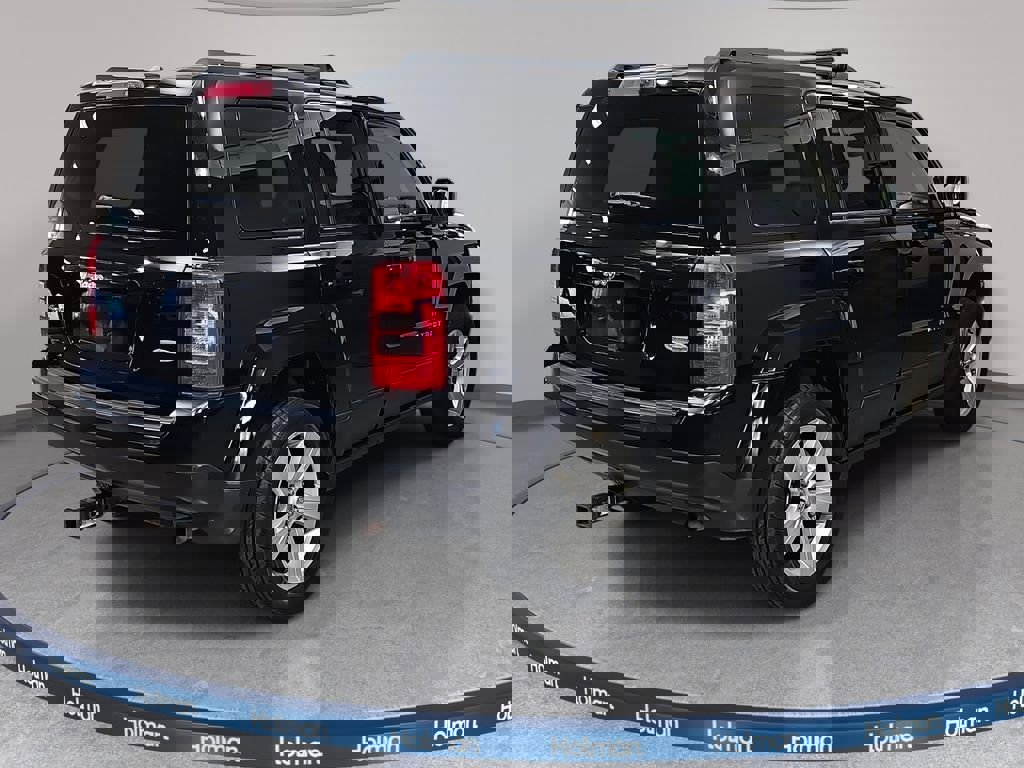 Used 2014 Jeep Patriot Latitude AWD/4WD image 6