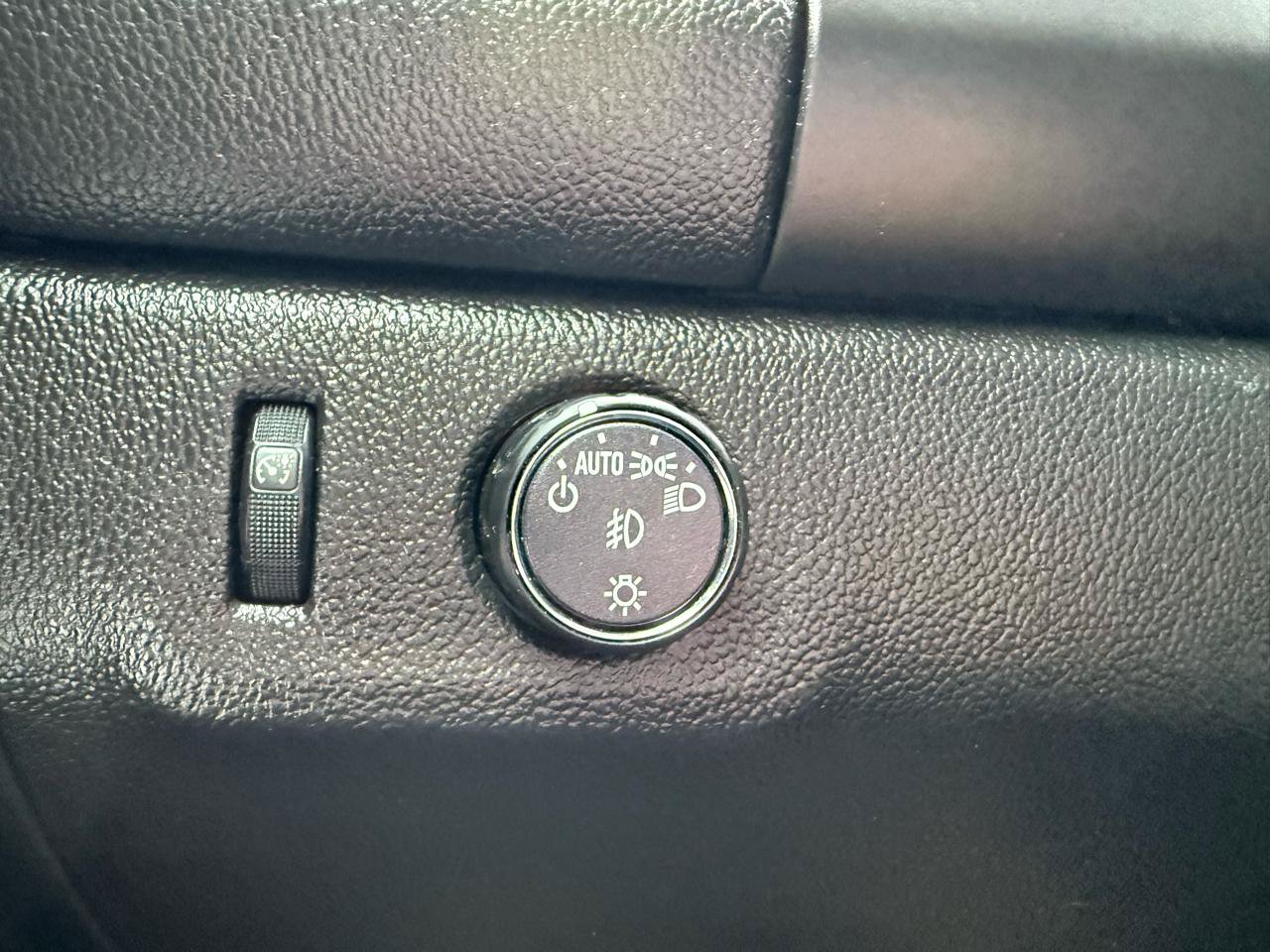 Used 2019 Chevrolet Colorado LT w/ LT Convenience Package RWD image 21