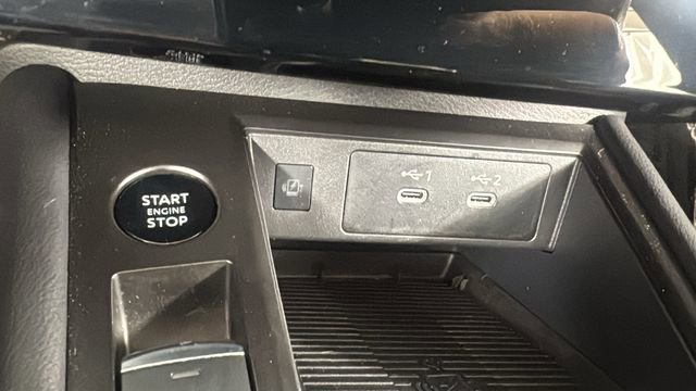 Certified 2025 Nissan Kicks SR image 27