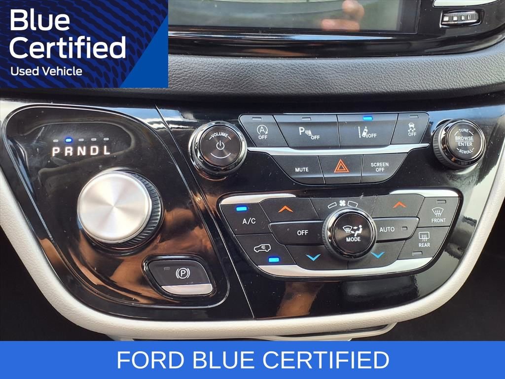 Used 2024 Chrysler Pacifica Touring-L FWD image 21