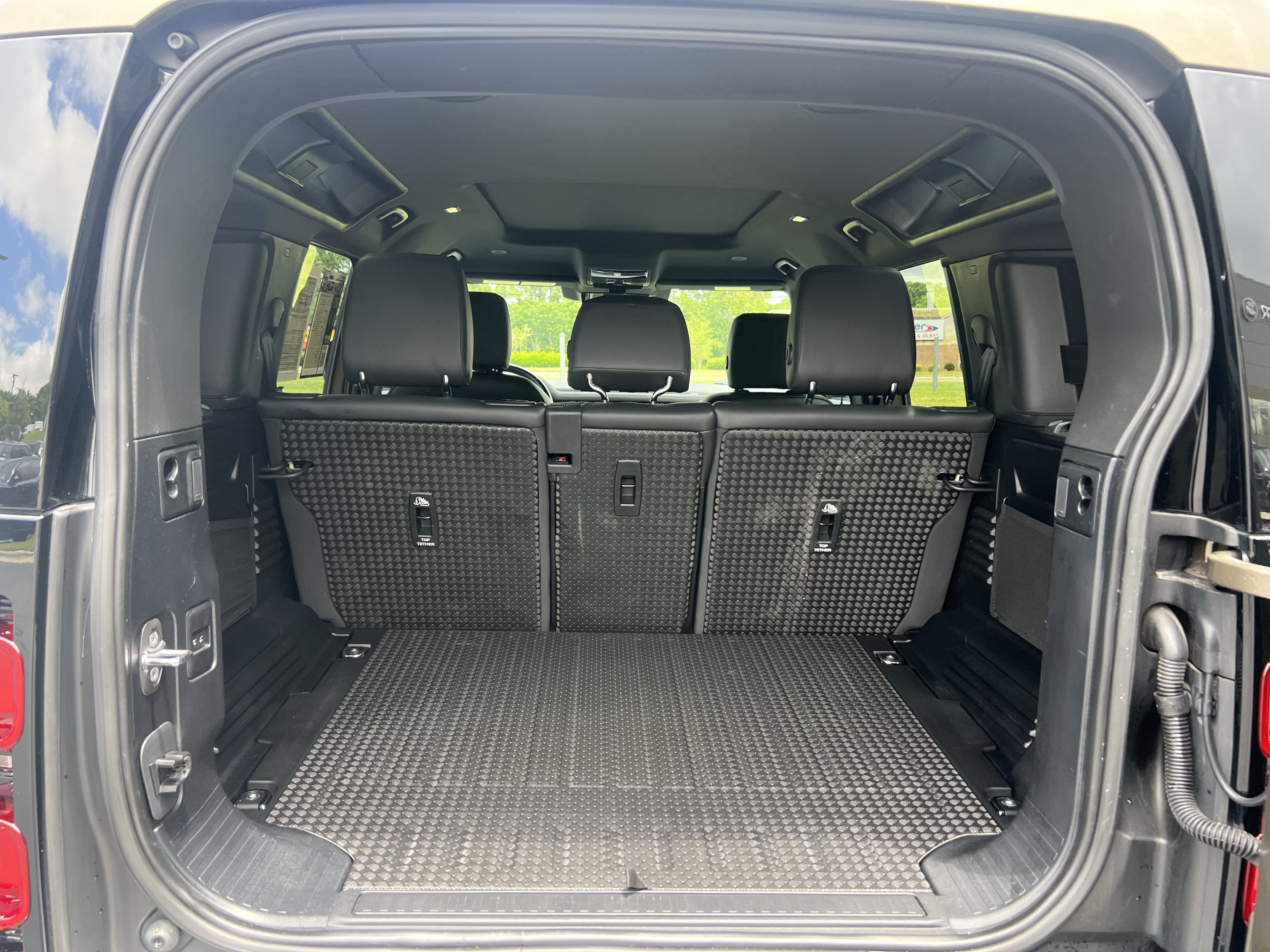 Certified 2023 Land Rover Defender 110 SE AWD/4WD image 32
