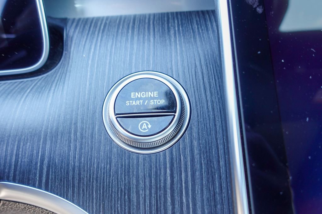 Used 2025 Mercedes-Benz C 300 4MATIC Sedan image 17
