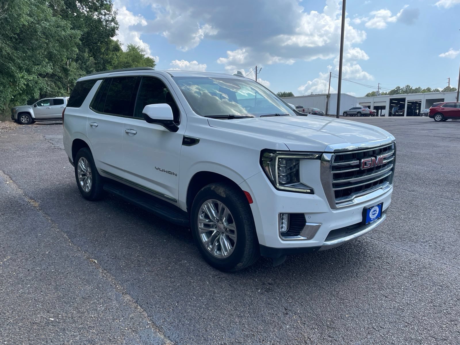 Used 2024 GMC Yukon SLT AWD/4WD image 10