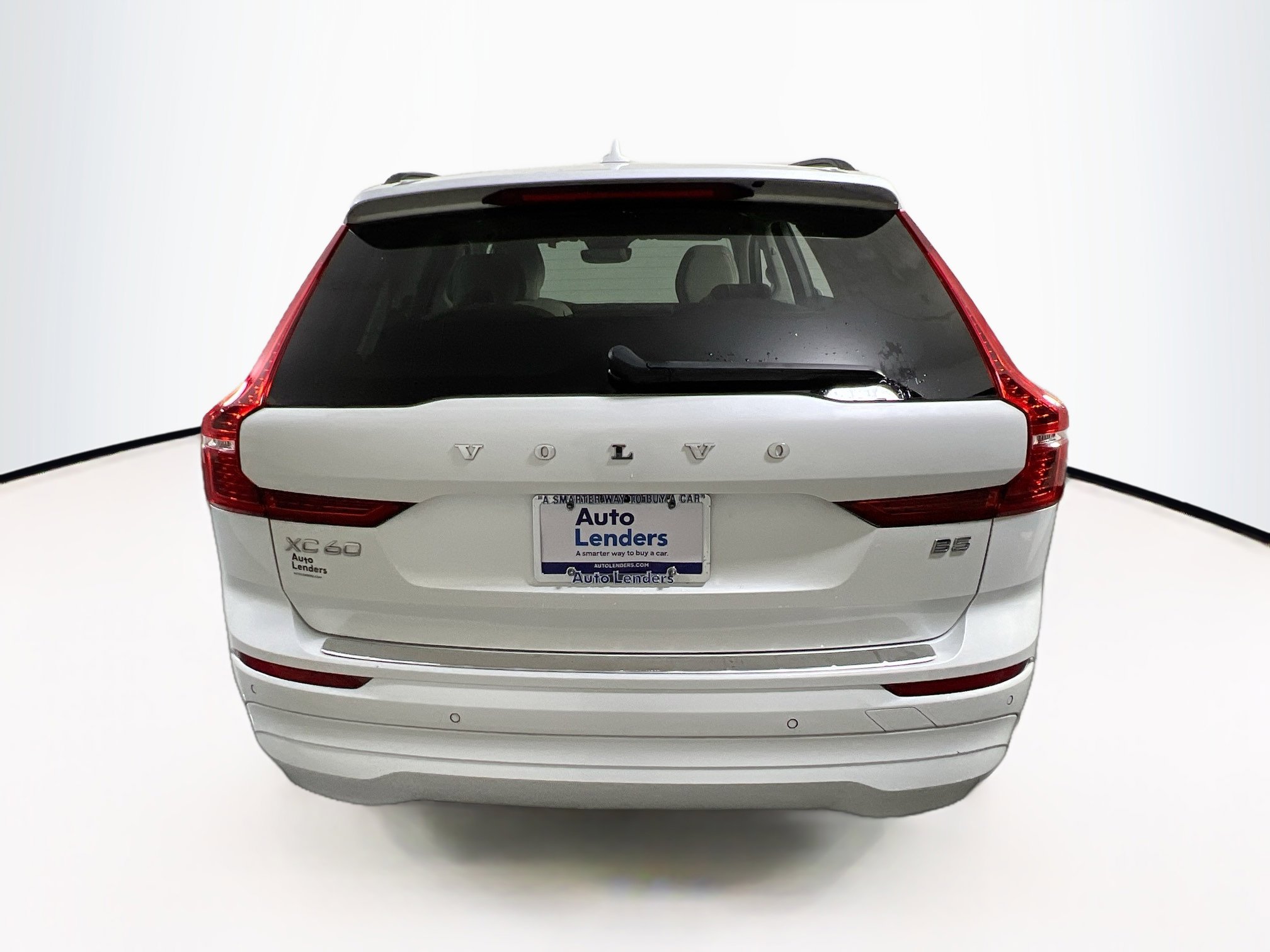 Used 2022 Volvo XC60 B5 Momentum w/ Advanced Package image 6