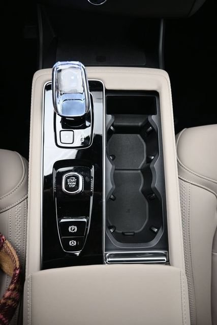 New 2026 Volvo XC90 T8 Plus w/ Protection Package Premier AWD/4WD image 12