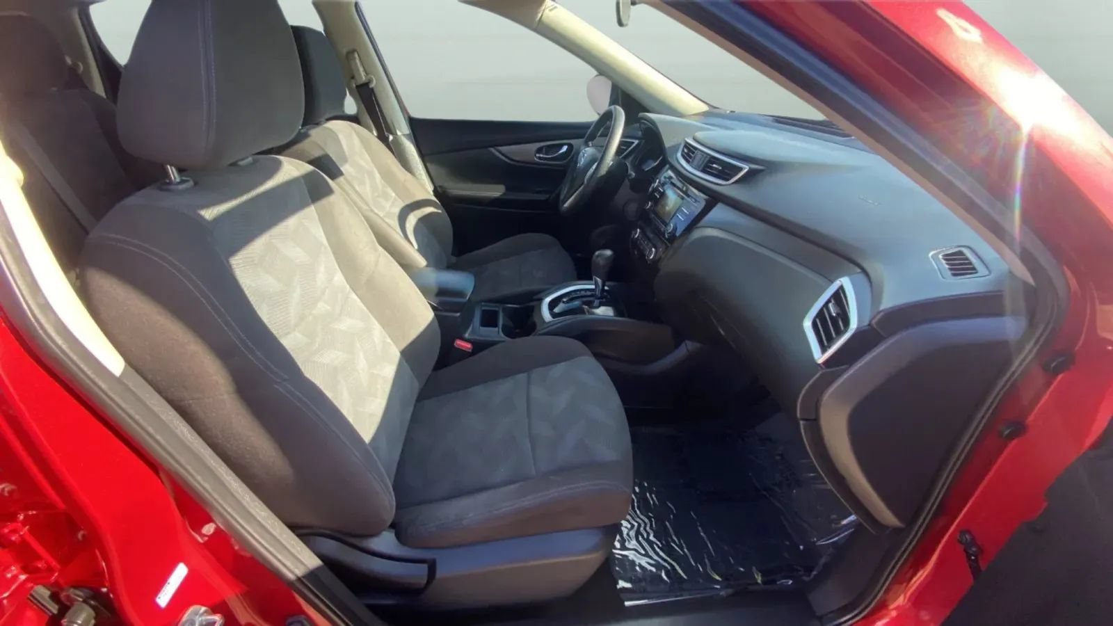 Used 2016 Nissan Rogue SV FWD image 12
