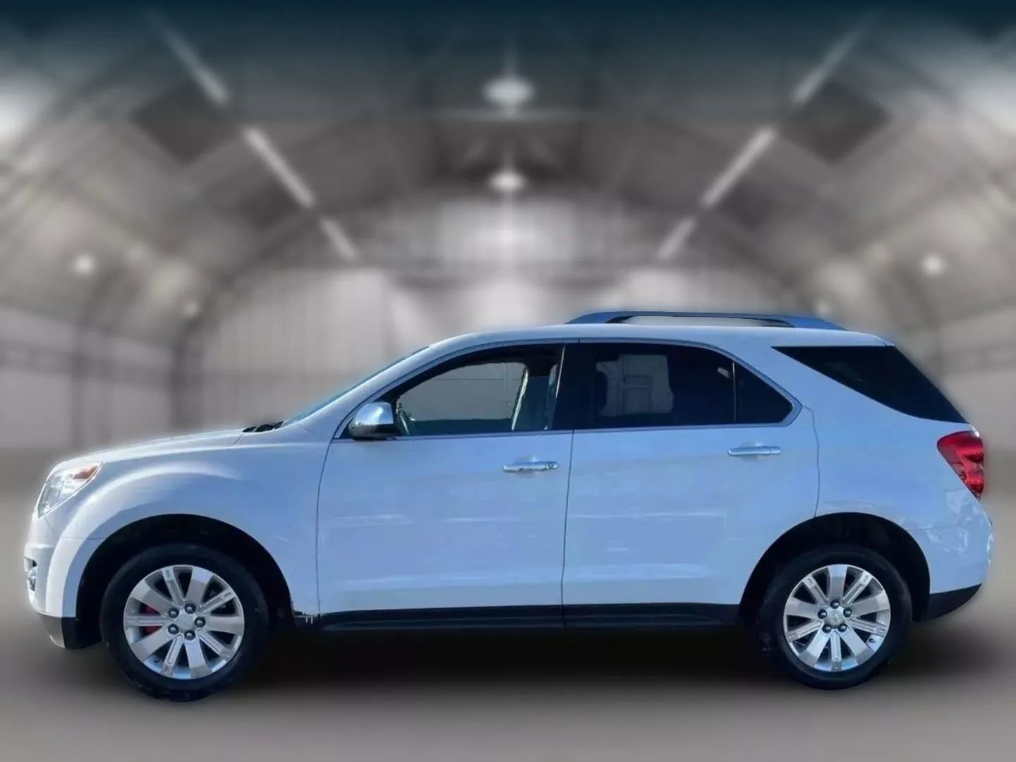 Used 2011 Chevrolet Equinox LT w/ Chrome Appearance Package image 2