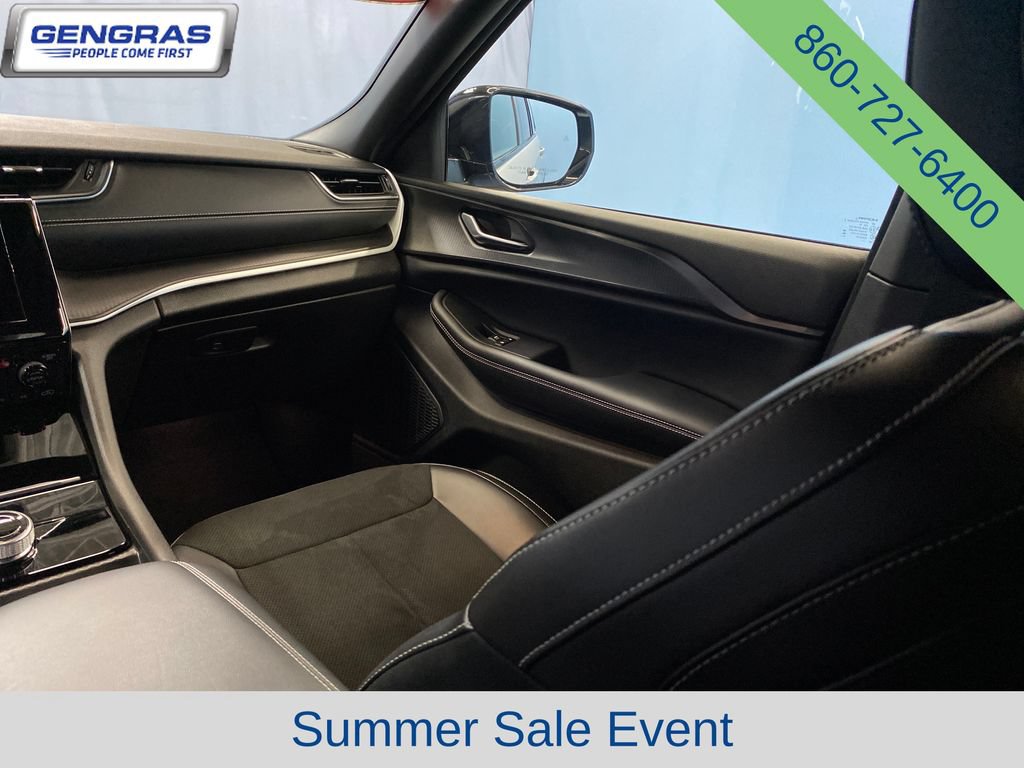 Used 2024 Jeep Grand Cherokee Altitude AWD/4WD image 29