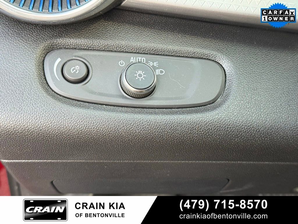 Used 2025 Chevrolet Trax LT w/ LT Convenience Package image 13