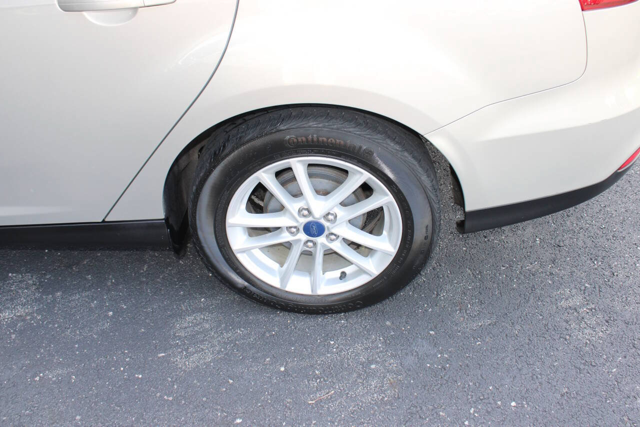 Used 2015 Ford Focus SE FWD image 6