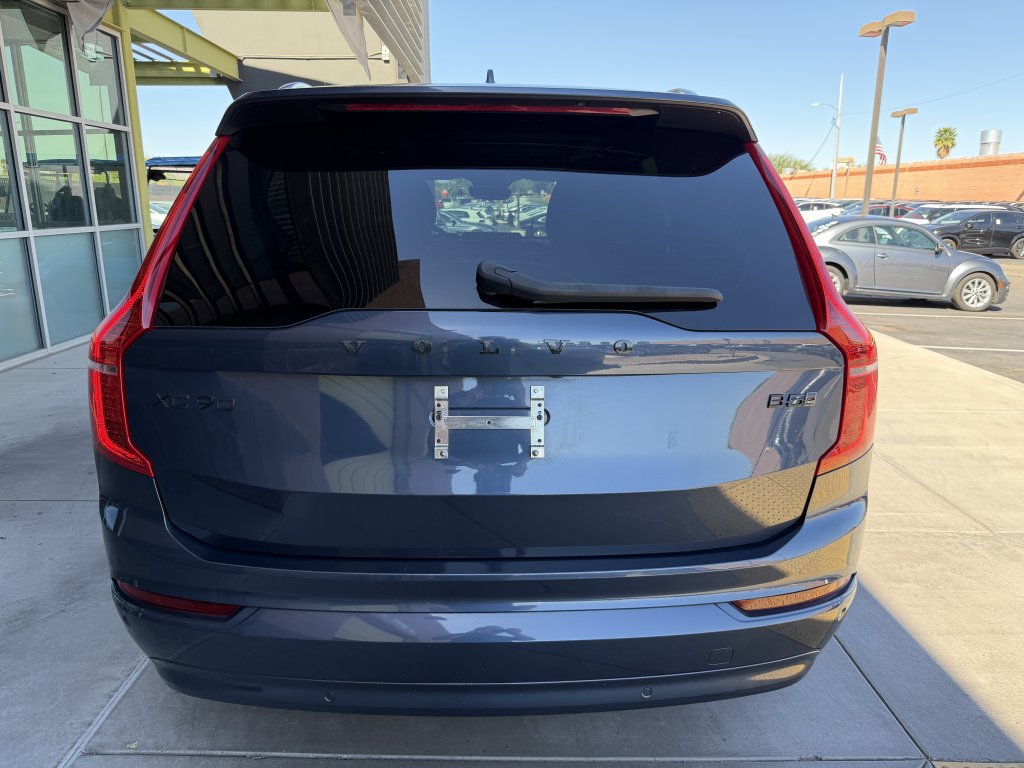 Used 2023 Volvo XC90 B5 Core w/ Protection Package AWD/4WD image 13