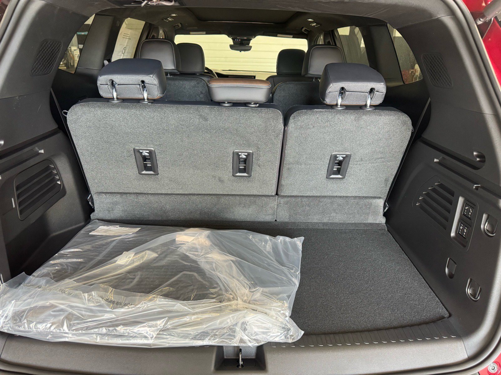 New 2027 GMC Acadia Denali Ultimate w/ LPO, Floor Liner Package AWD/4WD image 8
