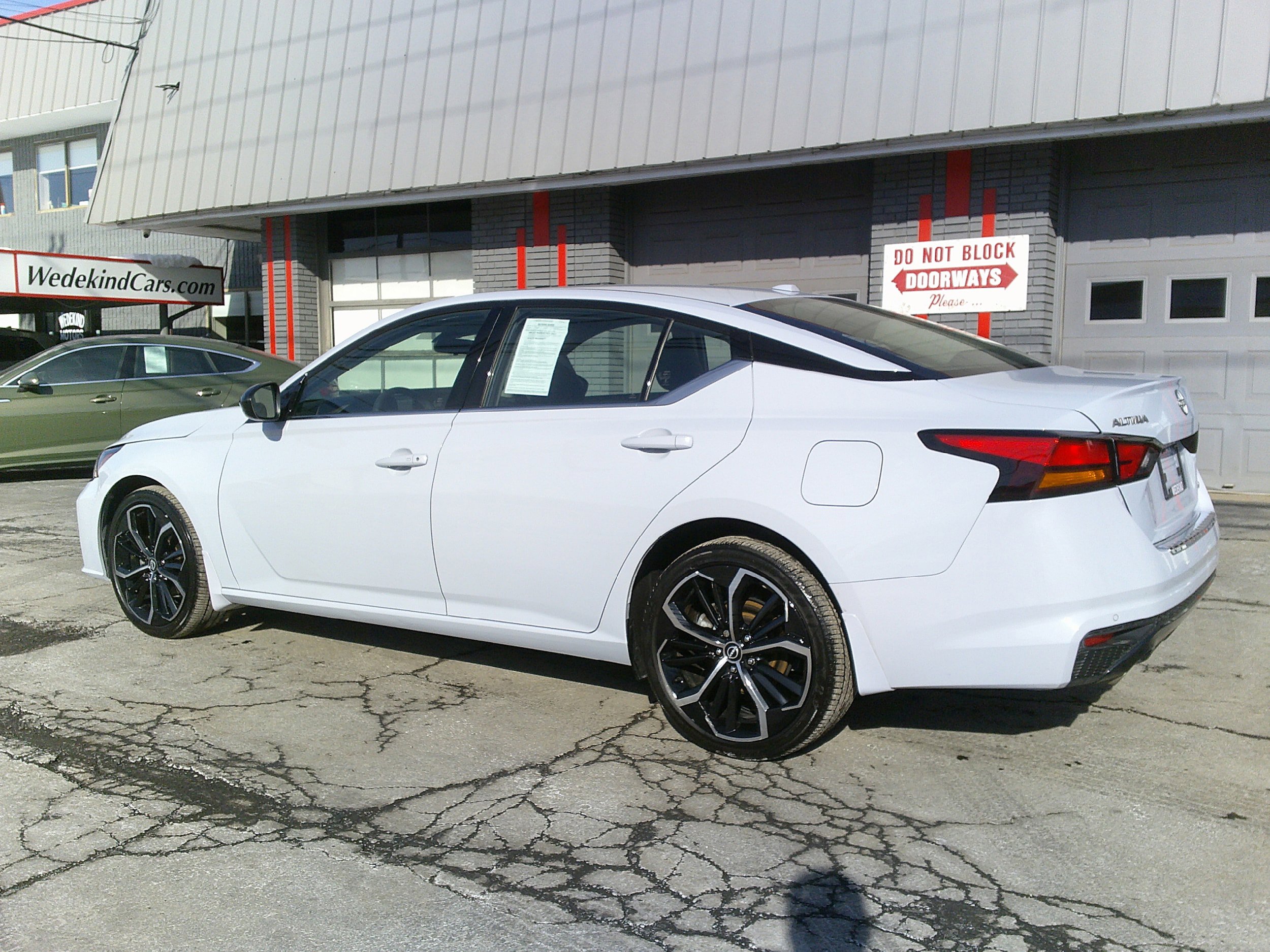 Used 2023 Nissan Altima 2.5 SR w/ SR Premium Package AWD/4WD image 6