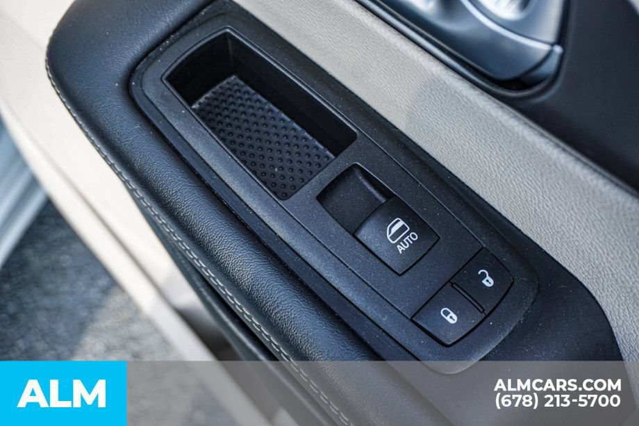 Used 2024 Chrysler Pacifica Touring-L FWD image 56
